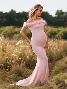 Cheriluna Maternity Đầm chụp ảnh bầu/Đầm dự tiệc sang trọng/Đầm dự tiệc mừng em bé - Đầm maxi dáng đuôi cá ôm sát, cổ lông vũ giả, lệch vai. - Hồng - Xem 3