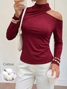 Modelyn Áo thun nữ dệt kim dài tay cổ cao màu đỏ rượu vang, kiểu dáng thanh lịch, thích hợp cho mùa xuân/hè, với thiết kế lệch vai và thắt eo. - Màu Đỏ Sâu - Xem 1