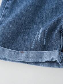 SHEIN Playful Pals 男婴牛仔背带裤，夏季新品，时尚休闲风。中蓝色水洗，大口袋设计结合做旧水洗工艺，采用轻盈柔软的棉质牛仔面料，穿着舒适亲肤。男童必备单品，简约休闲，适合夏季穿着，百搭实用，可用于日常穿着、拍照、外出、派对、音乐节、度假等多种场合。 - 中等水洗藍 - 查看 6