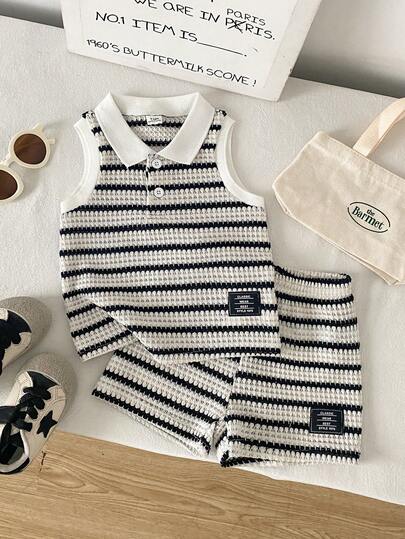 SHEIN Playful Pals 2件套男婴休闲时尚简约字母拼接细节实用条纹饰边罗纹无袖Polo领灰色针织背心和针织短裤套装，适合夏季居家休闲、户外运动和日常穿着，儿童服装，幼儿服装，婴儿套装，男婴套装，婴儿Polo衫，幼儿背心，幼儿短裤，婴儿套装，3个月-3岁