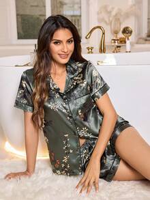 LuxeNights Bộ đồ ngủ nữ tay ngắn, quần short, cổ ve lật, in họa tiết thực vật, chất liệu giả lụa. - màu xanh lá - Xem 6