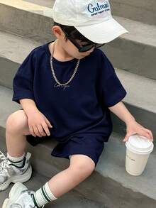 SHEIN 2pcs/Set Baby Boy Cute Casual Summer Solid Color Letter Print Short Sleeve T-Shirt & Elastic Waist Shorts Set - Navy Blue - View 5