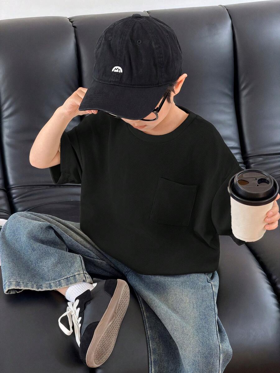 SHEIN 1件男童休闲华夫格纹口袋短袖圆领T恤,舒适时尚简约设计,适合春夏穿着,日常穿着、户外活动、上学、街头风、派对和休闲场合皆宜。 - 黑色 - 查看 1