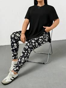 Shapeblank 大码女装春夏时尚休闲宽松高弹舒适日常百搭显瘦黑色短袖上衣搭配黑白碎花打底裤两件套，夏季服装，裤装套装，机场穿搭 - 黑與白 - 查看 4