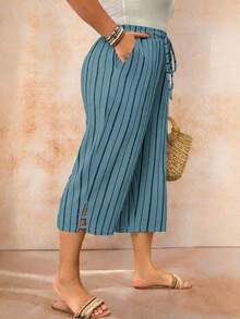 Breezaya 大码女式复古纹理条纹弹力透气七分裤，适合度假、节日、情人节、音乐节、母亲节、万圣节、感恩节、复活节、国庆节、舞会、约会派对、婚礼季、户外远足等场合。女式休闲裤、七分裤、春季裤、抽绳裤、条纹裤、春季套装、休闲夏季连衣裙、度假装、百褶连衣裙。 - 霧霾藍 - 查看 1