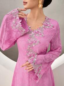 Al Najma V领刺绣花卉边饰粉色长袖优雅碎花连衣裙 - 玫紅色 - 查看 2