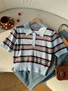SHEIN EZwear 女士针织麻花条纹蓝色毛衣，学院风品牌针织上衣，爆款蓝色条纹Polo领短袖衬衫，适合春夏、日常通勤、约会、派对、圣诞节、新年、感恩节、婚礼、海滩、毕业典礼、时尚、优雅、休闲、外出、约会、通勤、闪亮、情人节、度假、休闲、Y2K、外出、毕业典礼 - 彩色 - 查看 5