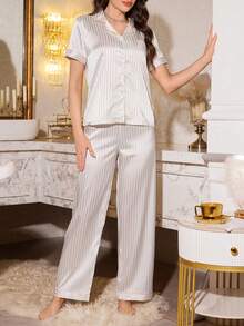 LuxeNights Bộ đồ ngủ 2 món gồm áo tay ngắn kẻ sọc giả lụa jacquard ve áo viền tương phản và quần dài - trắng - Xem 7