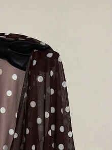 SHEIN ICON Blusa asimétrica de hombro de malla con lunares negros y blancos para mujer de talla grande - Marrón - Ver 8