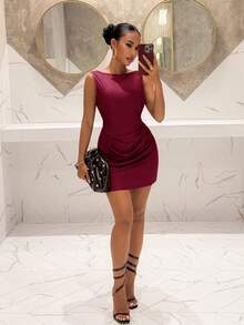 Slaydiva Đầm mini dáng chữ A không tay cổ chữ V, eo nhún, lưng hở, đính chuỗi ngọc trai, chất liệu satin co giãn, màu nâu, thích hợp cho tiệc sinh nhật, tiệc cocktail, ngày Valentine, Halloween, Giáng sinh, đám cưới. - Màu Đỏ Sâu - Xem 5