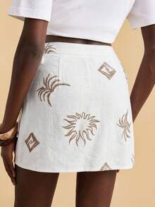 Travachic Chân váy quấn thắt nơ thêu họa tiết phong cách thường ngày cho kỳ nghỉ, Kỳ nghỉ, Nhiệt đới, Bohemia, Miền Tây, Trang phục mùa hè, Quần áo mùa hè, Trang phục đi biển cho nữ, Trang phục đi biển cho nữ, Trang phục nghỉ mát cho nữ, Chân váy đi biển, Trang phục thường ngày cho nữ - trắng - Xem 2