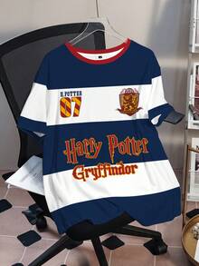 HARRY POTTER X SHEIN Camiseta Plus Size com Estampa de Letras Listradas em Blocos de Cores - Branco - Ver 1