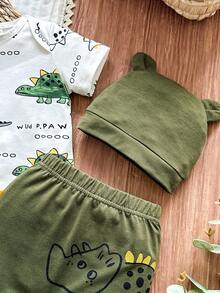SHEIN Vintaside Kids 3件套男婴可爱卡通恐龙印花短袖连体衣，开裆设计，搭配松紧腰恐龙印花短裤和可爱帽子，休闲套装，适合户外玩耍或舒适的夏季搭配。 - 綠色 - 查看 7