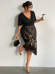 Firerie 大码女士优雅V领裹身系带腰身撞色蕾丝中长连衣裙，适合下午茶和约会 - 黑色 - 查看 1