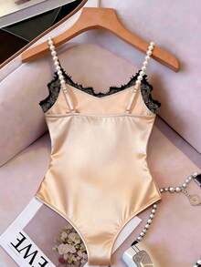 GlowEve Body satinado de color champán con cintura ajustada, top de tirantes finos, escote en V, encaje de contraste, body elegante para uso diario, trayecto, decoración de tirantes de perlas, parches de encaje, body de seda satinada, diseño de cintura ceñida, vestido de fiesta, ropa formal elegante, blusa encantadora y grácil, atuendo de cita para damas, atuendo de fiesta grácil, vestimenta elegante para mujer, atuendo de temporada de graduación - Champán - Ver 2