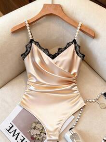 GlowEve Body satinado de color champán con cintura ajustada, top de tirantes finos, escote en V, encaje de contraste, body elegante para uso diario, trayecto, decoración de tirantes de perlas, parches de encaje, body de seda satinada, diseño de cintura ceñida, vestido de fiesta, ropa formal elegante, blusa encantadora y grácil, atuendo de cita para damas, atuendo de fiesta grácil, vestimenta elegante para mujer, atuendo de temporada de graduación - Champán - Ver 4