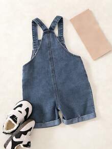 SHEIN Playful Pals 男婴复古水洗牛仔背带裤，夏季新品。时尚休闲风，深蓝色复古牛仔面料，大口袋设计，做旧水洗效果。轻盈柔软的棉质牛仔面料，穿着舒适亲肤。时尚男童必备单品，适合日常休闲穿着、拍照、外出、派对、音乐节、度假等各种场合。 - 深色水洗藍 - 查看 2