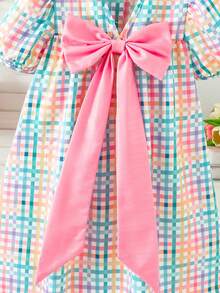 SHEIN Elladie kids 女童彩色格子蝴蝶结印花连衣裙，饰有粉色大蝴蝶结，休闲度假可爱彼得潘领褶裥连衣裙，适合日常休闲、通勤、度假等场合，甜美可人。 - 彩色 - 查看 10