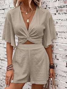 SHEIN Clasi Bộ đồ hai mảnh gồm áo croptop tay bướm xoắn phía trước và quần short. - Màu be - Xem 4