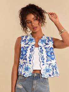 Travachic Embroidered Shell Trim Floral Print Vacation Camisole - Blue and White - View 5
