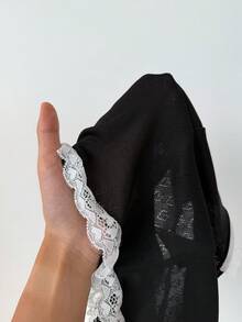 ZzzCrew Bộ đồ ngủ nữ gồm quần short và áo hai dây dệt kim họa tiết jacquard, viền ren. - màu đen - Xem 7