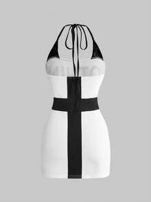 ROMWE Vestido Curto Colado Decote Halter com Estampa de Cruz e Renda Contrastante, Slogan Y2K Baddie - Branco - Visão 3