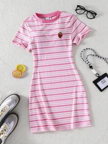 SHEIN 1 pezzo Abito elegante a maniche corte con collo rotondo, in maglia di seta di latte, con stampa a righe e fragole, vita stretta, adatto a ragazze pre-adolescenti, per uso casual quotidiano - Rosa - Visualizzare 2