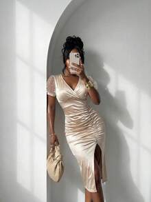 Slaydiva Mùa xuân mới, Lễ hội âm nhạc mùa xuân và mùa hè, Ngày lễ tình nhân, Lễ Phục sinh, Mùa cưới, Mùa lễ hội, Phong cách thường ngày, Thanh lịch, Đi làm, Mặc hàng ngày, Trang phục công sở, Kỳ nghỉ, Tiệc tùng, Du thuyền, Tiệc tùng, Cơ bản, Hẹn hò hàng ngày, Cổ chữ V, Cổ xếp ly, Tay ngắn, Dáng suông, Chân váy ôm sát, Xếp ly phía trước đính ngọc trai, Tay áo xuyên thấu, Váy màu mơ, Váy dài ngang gối cho nữ -B - Màu be - Xem 7