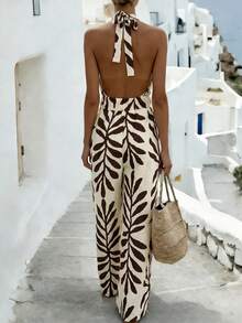 Breezaya Bộ jumpsuit nữ thanh lịch cổ yếm, thiết kế cổ chữ V và eo cao, được làm từ vải in họa tiết lá nhiệt đới, thích hợp cho kỳ nghỉ, đi biển hoặc những buổi đi chơi thường ngày. Điểm nổi bật của sản phẩm: Jumpsuit nữ kiểu nghỉ dưỡng cổ yếm, quần ống rộng in họa tiết thực vật thanh lịch, jumpsuit thắt eo, quần dáng rộng thời trang, jumpsuit màu be nâu cổ điển. - Nhiều màu - Xem 2