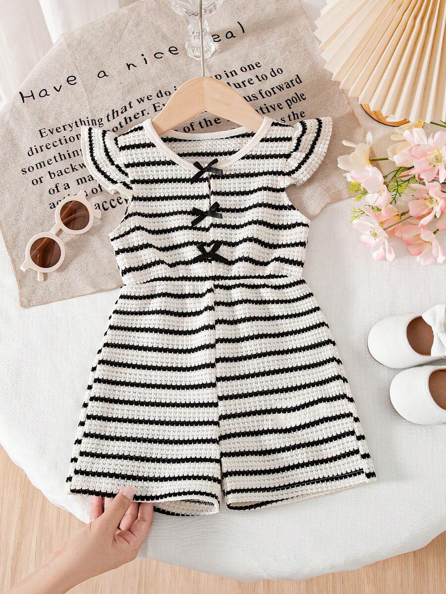 SHEIN 1 pieza Mono de verano para niñas bebé, cuello redondo, manga volada, casual, a rayas negras y blancas, decoración de lazo minimalista, traje de playa para vacaciones
