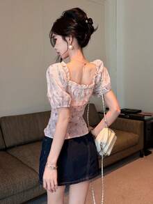 Joudiya Áo sơ mi nữ tay ngắn họa tiết hoa nhí, viền bèo nhún, phong cách boho. - Màu Hồng baby - Xem 4