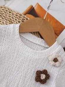 SHEIN Playful Pals 2-teiliges Kleider-Set für Kleinkind-Mädchen, braun und weiß, süßes Sommer-Urlaubsoutfit mit 3D-Blumenapplikation, T-Shirt und weiten ausgestellten Hosen, Boho-Chic - Verschiedenfarbig - Übersicht 5