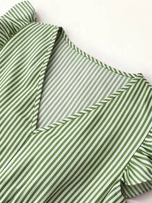 SHEIN Holidaya 女士V领叶边条纹修身A字连衣裙，适合春夏穿着，休闲度假时尚连衣裙，条纹连衣裙，春夏服装，外套，蓝白条纹连衣裙 - 綠色 - 查看 6