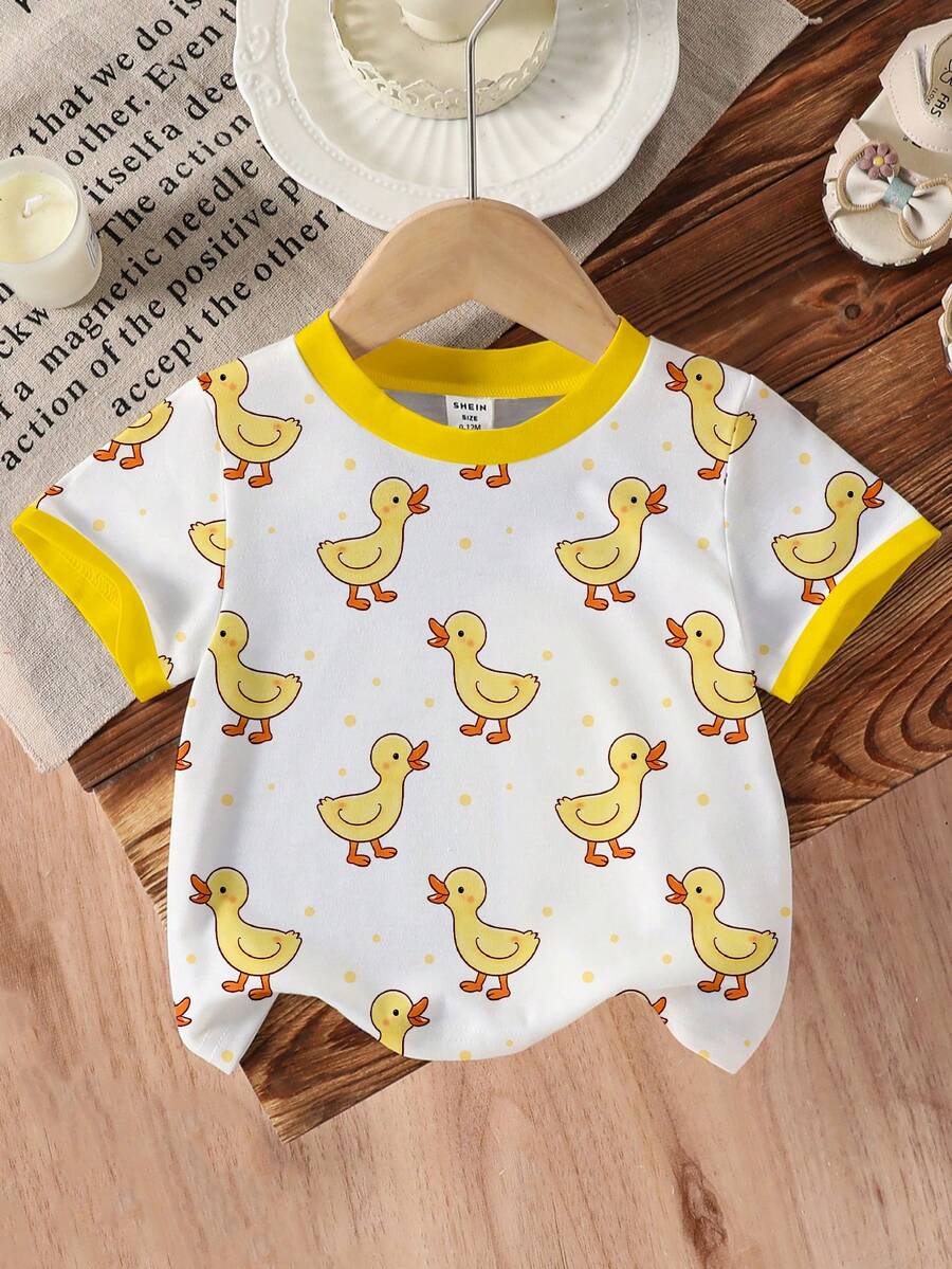 SHEIN Playful Pals 女童休闲简约白色底黄色小鸭数码印花圆领短袖T恤,适合夏季上学、居家、户外活动穿着,可爱夏季女童装,韩版风格 - 彩色 - 查看 1
