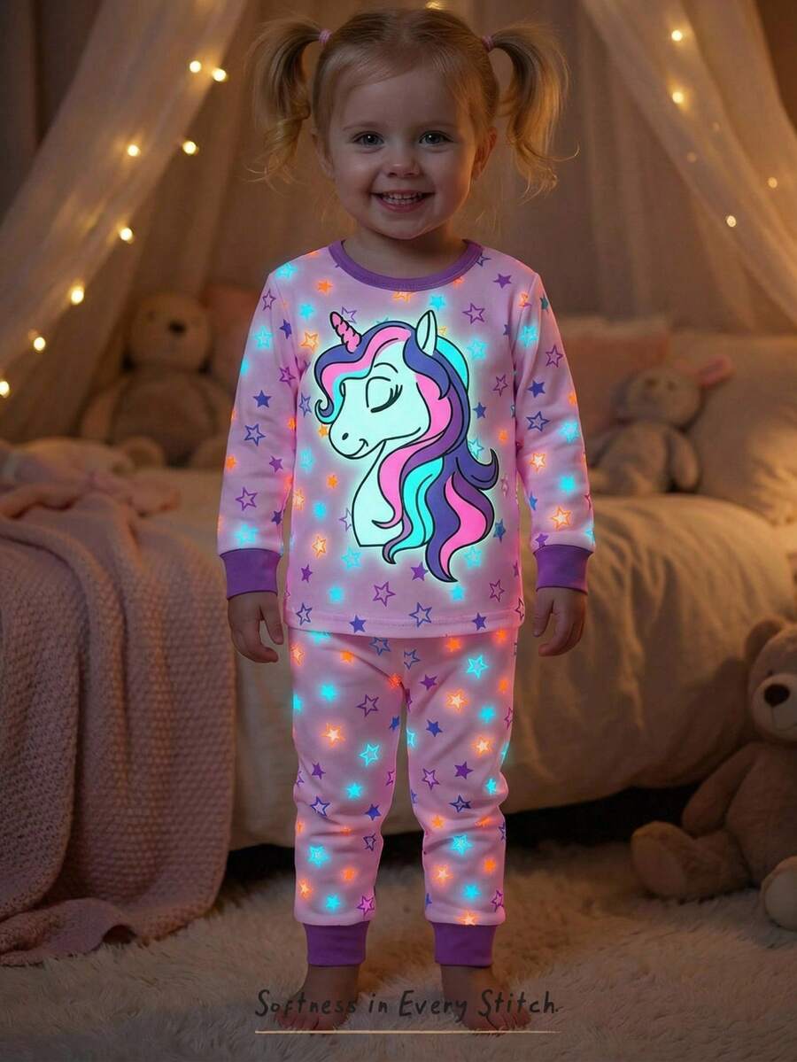Cozy Pixies 女婴贴身睡衣套装，紫色卡通独角兽夜光可爱图案针织柔软圆领短袖上衣和松紧腰打底裤，两件套。本产品需紫外线照射才能发光。 - 紫色 - 查看 1
