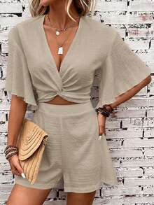 SHEIN Clasi Bộ đồ hai mảnh gồm áo croptop tay bướm xoắn phía trước và quần short. - Màu be - Xem 3