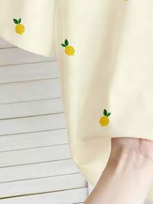 SHEIN 女童復古甜美迷你檸檬刺繡奶油黃T恤，對比領短袖修身圓領上衣，休閒夏季童裝 - 彩色 - 查看 5