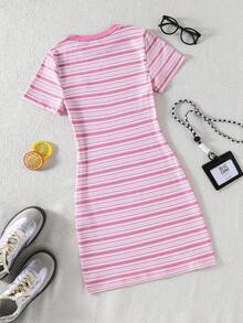 SHEIN 1 pezzo Abito elegante a maniche corte con collo rotondo, in maglia di seta di latte, con stampa a righe e fragole, vita stretta, adatto a ragazze pre-adolescenti, per uso casual quotidiano - Rosa - Visualizzare 3