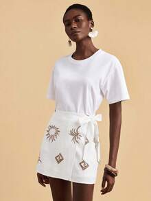 Travachic Chân váy quấn thắt nơ thêu họa tiết phong cách thường ngày cho kỳ nghỉ, Kỳ nghỉ, Nhiệt đới, Bohemia, Miền Tây, Trang phục mùa hè, Quần áo mùa hè, Trang phục đi biển cho nữ, Trang phục đi biển cho nữ, Trang phục nghỉ mát cho nữ, Chân váy đi biển, Trang phục thường ngày cho nữ - trắng - Xem 6