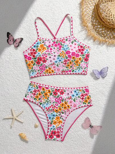 少女碎花吊带背心套装，包含吊带上衣和泳裤