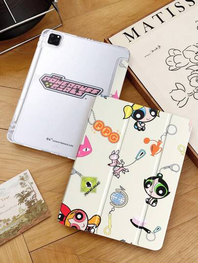 THE POWERPUFF GIRLS X SHEIN Ốp lưng trong suốt bằng acrylic, gấp ba, in hai mặt hình mặt dây chuyền cô gái, tương thích với iPad Mini 6/ Mini 7/Air/Air 2/9.7/10.5/10.2/Air 4/Air 5/10.9/Pro 11/10/2024 Air 11 (M2)/Pro11 (M4) 2024/Air 11-Inch (M3) 2025/ (A16) 11-Inch thế hệ thứ 11 2025. Độ trong suốt cao. Sản phẩm không bao gồm bút. Một số model được trang bị khe cắm bút tích hợp trong khung.