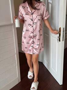 Napfluff 1 Abito da notte in raso con stampa a cuori e ciglie, con profili a contrasto, Luxeloungewear, Abito da notte Moo Moo - Rosa Baby - Visualizzare 1