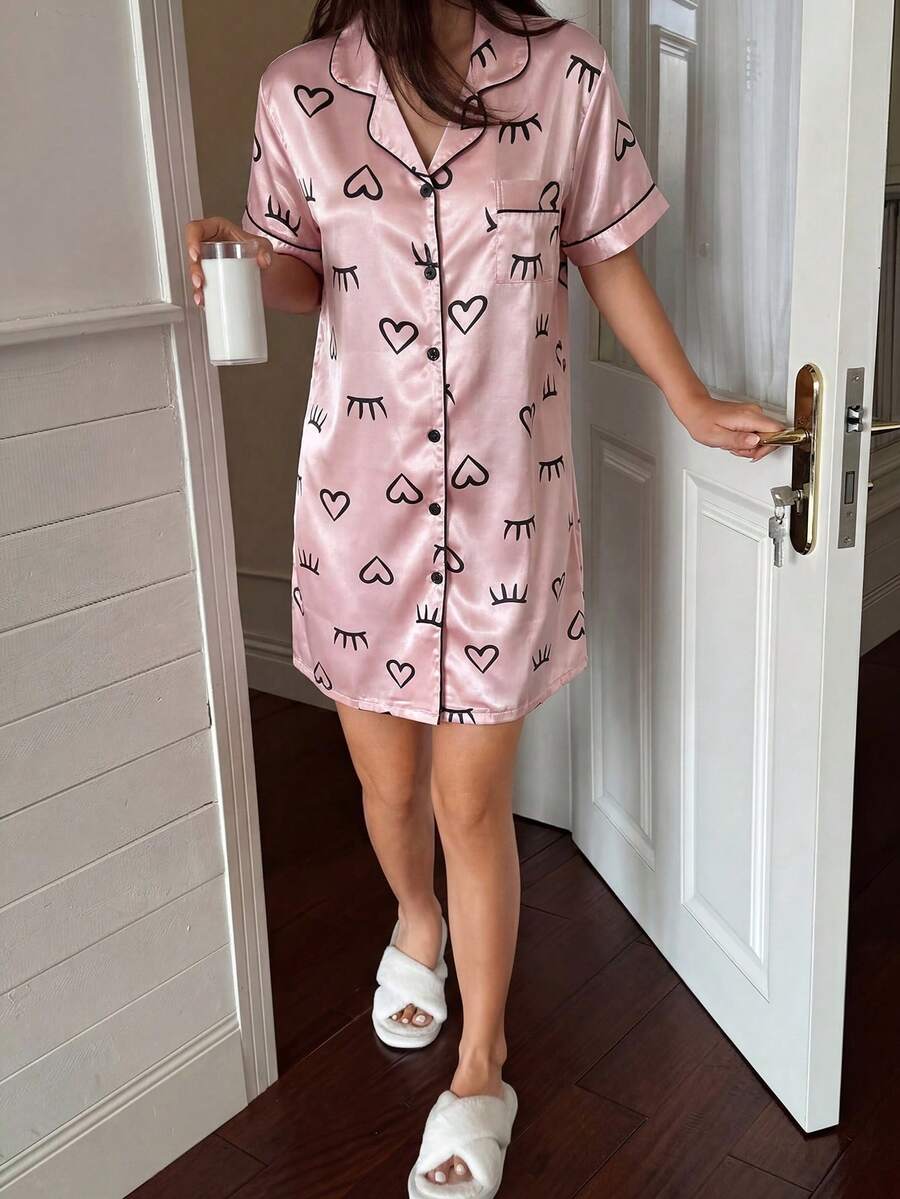 Napfluff 1 Abito da notte in raso con stampa a cuori e ciglie, con profili a contrasto, Luxeloungewear, Abito da notte Moo Moo - Rosa Baby - Visualizzare 1
