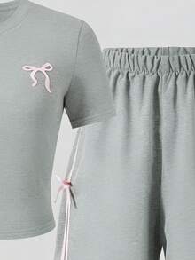 SHEIN 2pcs/Set Setelan Remaja Lengan Pendek & Celana Panjang, Dekorasi Pita Kupu-kupu, Warna Pink, Cocok Untuk Musim Semi/Panas, Olahraga & Pakaian Kasual - Grey - View 5