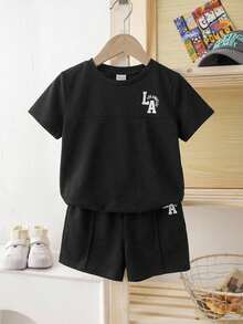 SHEIN Little Byeori 儿童休闲运动可爱日常舒适字母图案印花圆领T恤和短裤套装，2件套，适合旅行、上学、聚会、秋冬季穿着。 - 黑色 - 查看 7