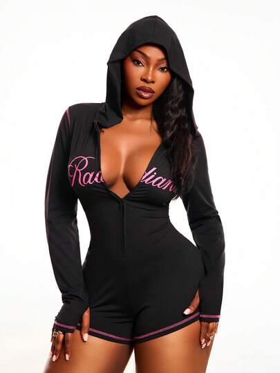 Radiana Bộ áo liền quần nữ cỡ lớn mùa xuân/hè có mũ, in chữ, kiểu dáng thường ngày.