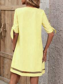 EMERY ROSE Vestido elegante de botones con cuello con muesca y detalle de perlas de imitación de unicolor - Amarillo claro - Ver 2