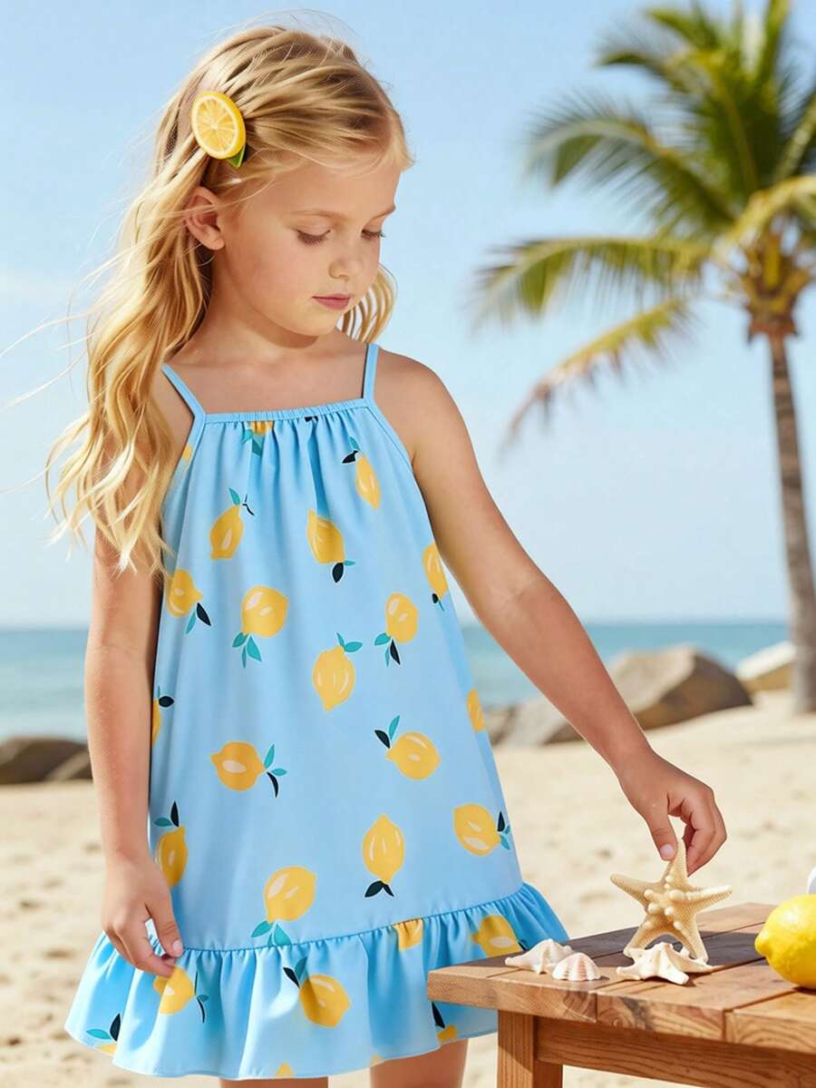 SHEIN Playful Pals Đầm mùa hè dệt kim in kỹ thuật số cho bé gái, có bèo nhún ở gấu, dây mảnh, trễ vai, dáng dài vừa phải, nhẹ nhàng, thích hợp mặc hàng ngày, đi chơi, du lịch, nghỉ mát và các buổi tụ họp. - Nhiều màu - Xem 1