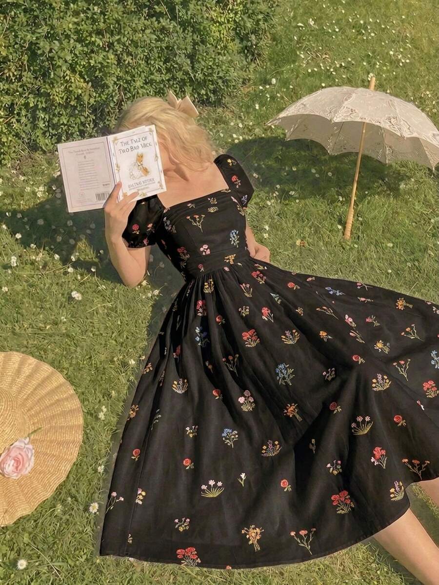 SHEIN MOD 白色花卉印花花瓣袖胸前镂空腰部褶皱中长连衣裙 - 黑色 - 查看 1