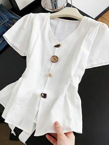 Franclia 女士休闲优雅简约风白色V领装饰纽扣荷叶边短袖上衣，适合休闲度假、浪漫约会、上学日、海滩度假等场合。 - 白色 - 查看 1